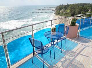 Отель Sirius Beach Hotel & SPA Святые Константин и Елена Двухместный номер с 2 отдельными кроватями и видом на море (для 2 взрослых и 1 ребенка)-1